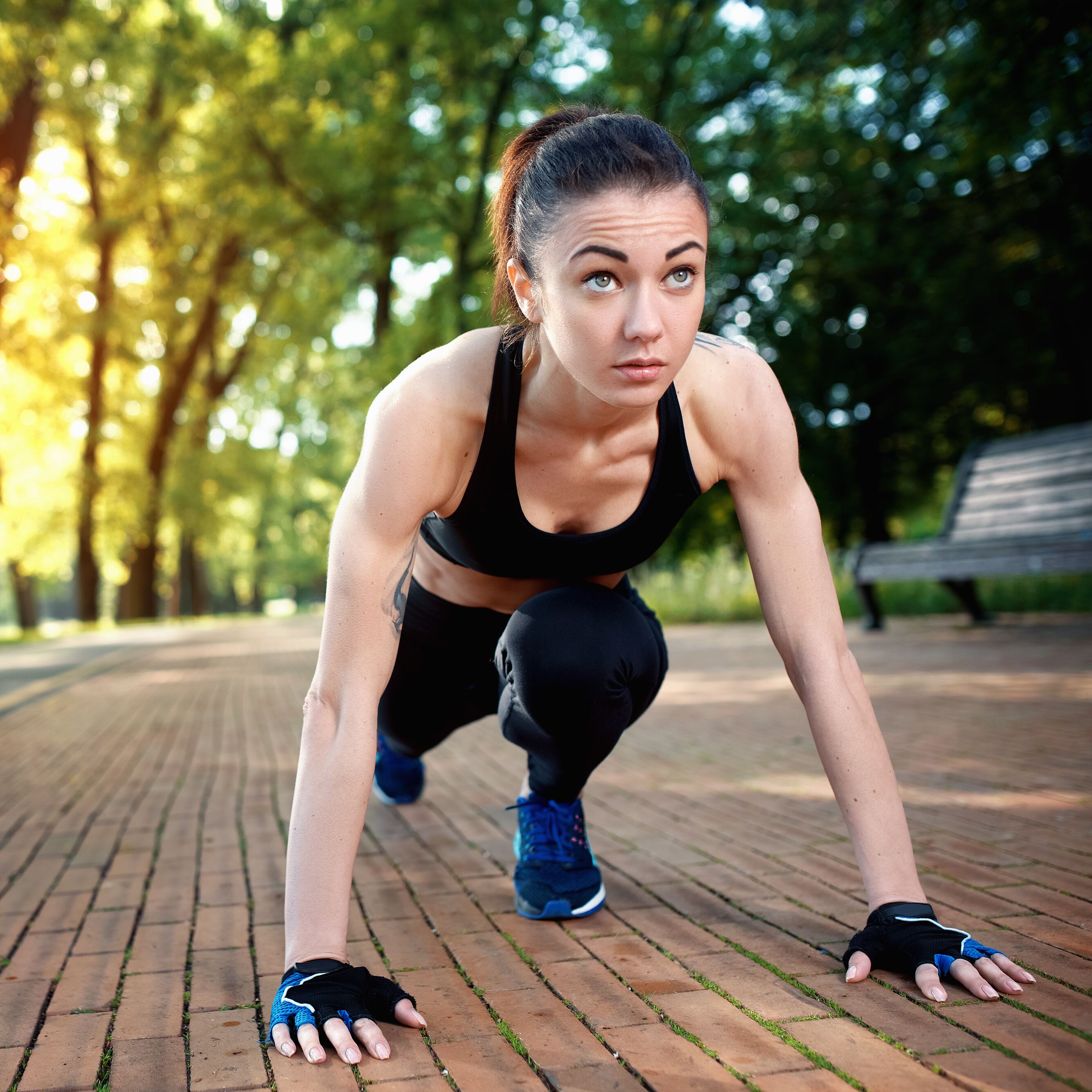 woman is preparing to run in the summer in the park